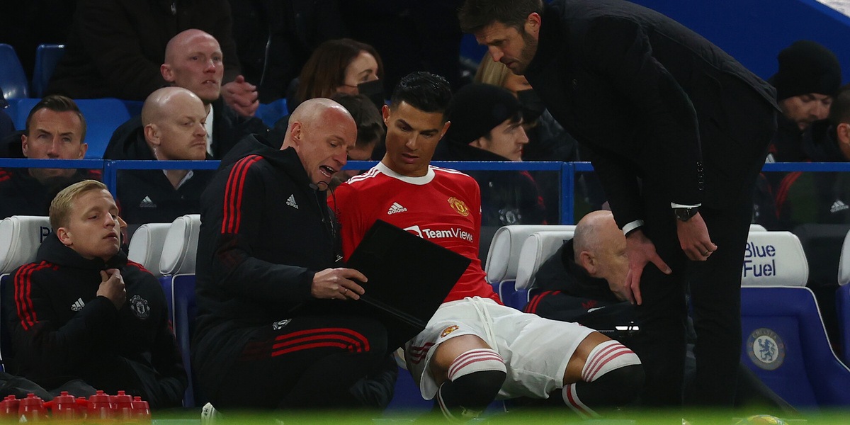Chelsea-United 1-1 con Ronaldo in panchina. City ok: è a -1