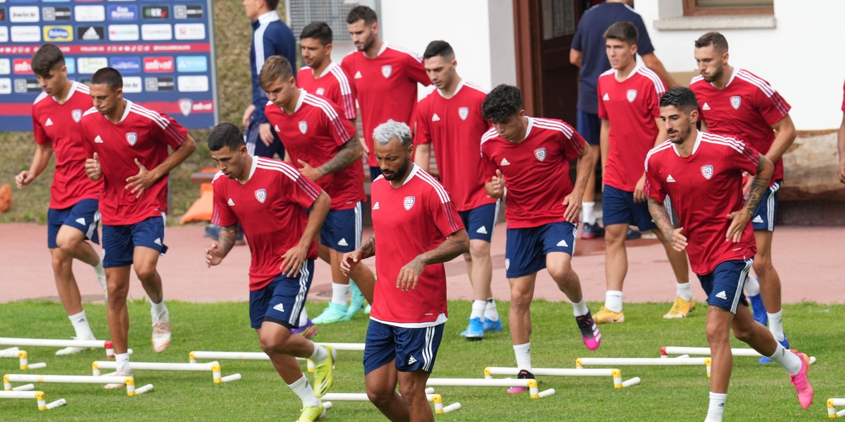 Cagliari, squadra in ritiro in vista del Torino