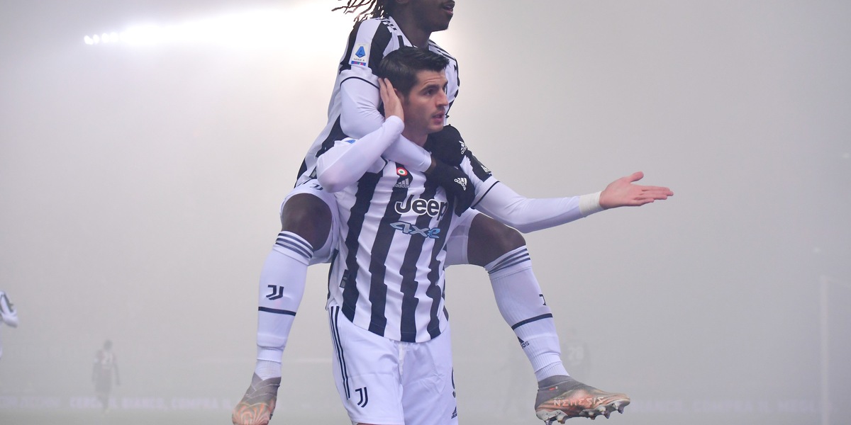 Prima Morata, poi Cuadrado: la Juve batte il Bologna e la nebbia