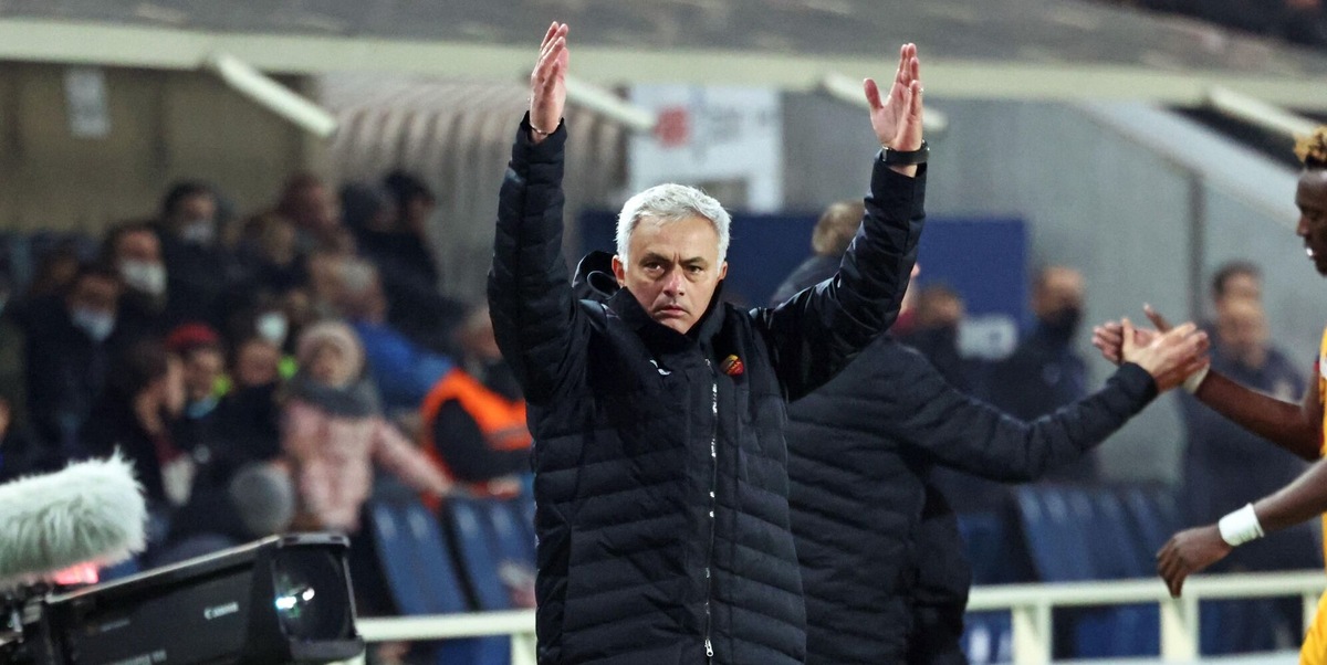 Mourinho, la mossa che ha rilanciato la Roma: l'analisi tattica