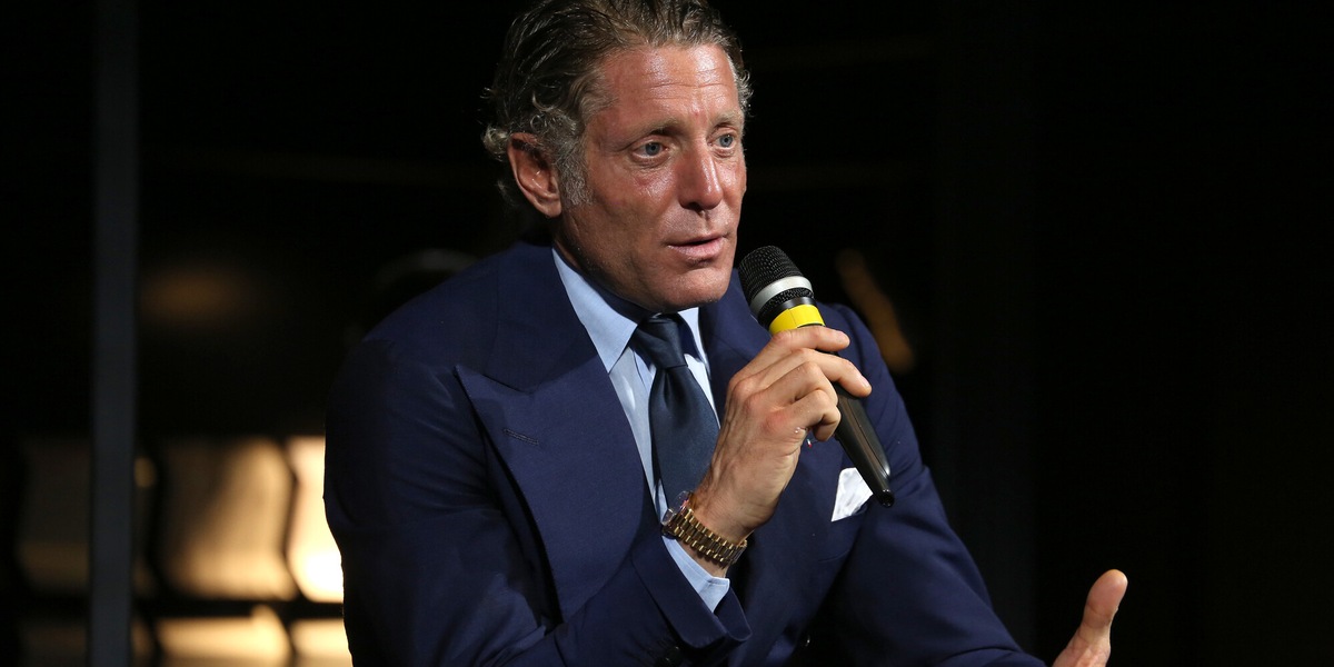 Lapo Elkann non vive più in Italia: "Ho scelto un posto che mi rende felice"