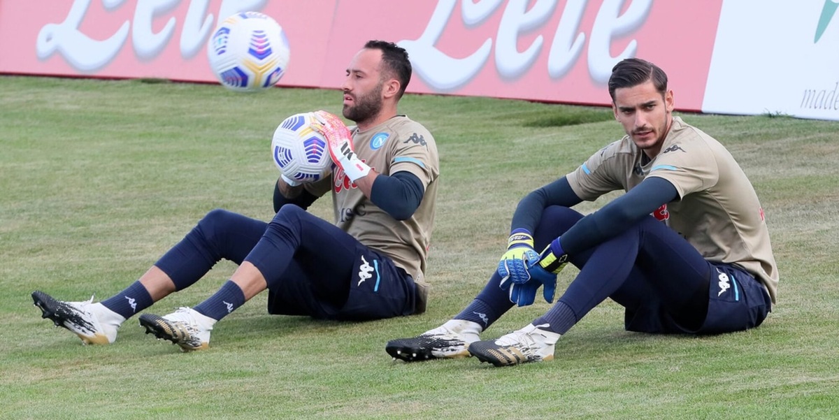 Napoli, Tacconi: Dualismo Ospina-Meret? Occhio allo spogliatoio