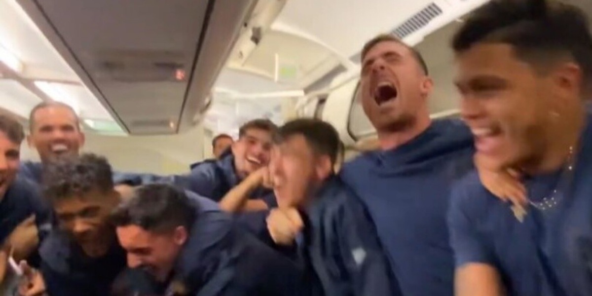 Champions, Porto agli ottavi: i giocatori lo scoprono e festeggiano in aereo!