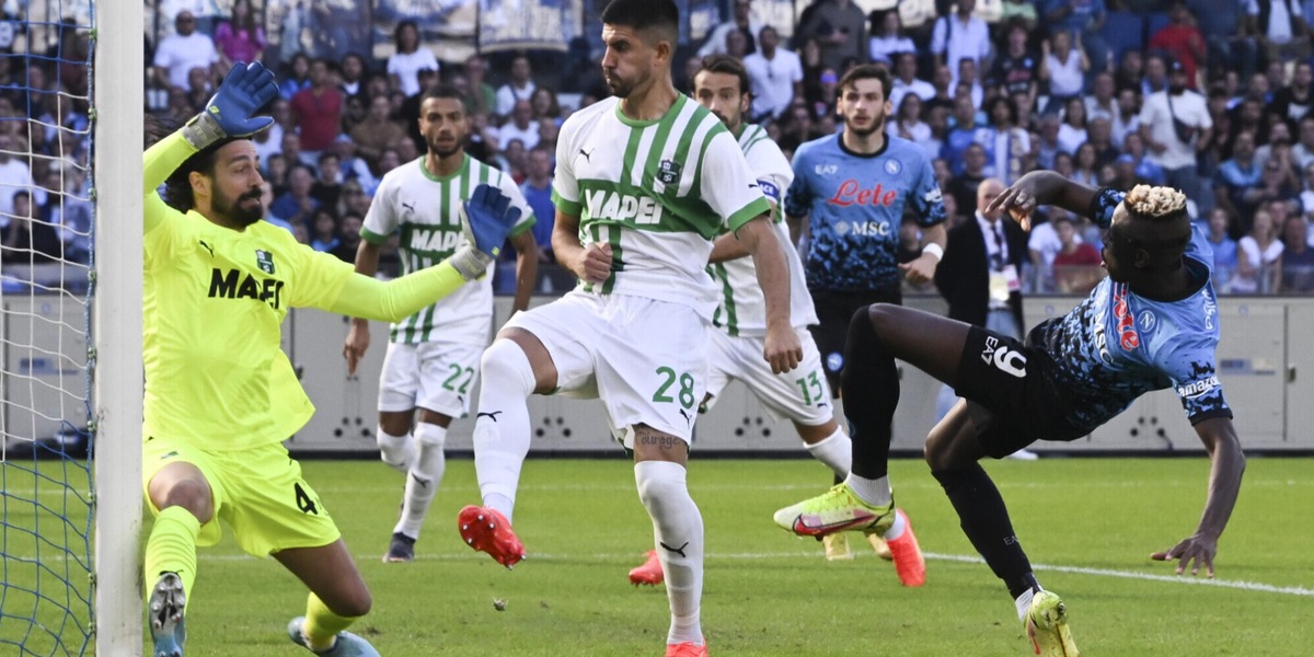Osimhen l’elastico magico
