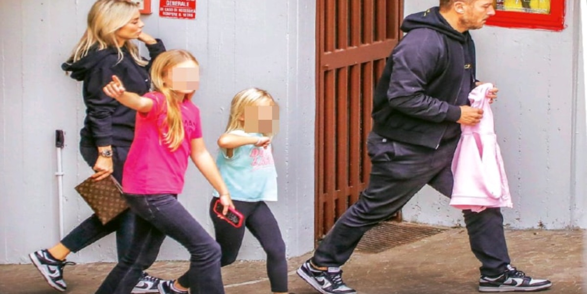 Totti e Noemi nella casa di Roma Nord, un dettaglio delle scarpe non è sfuggito ai social