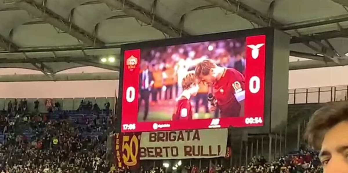 Roma-Lazio, emozionante sorpresa di Totti per il figlio Cristian allo Stadio Olimpico
