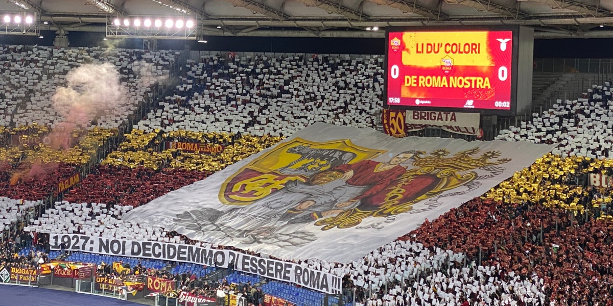 La coreografia della Curva Sud: "1927, noi decidemmo di essere Roma"