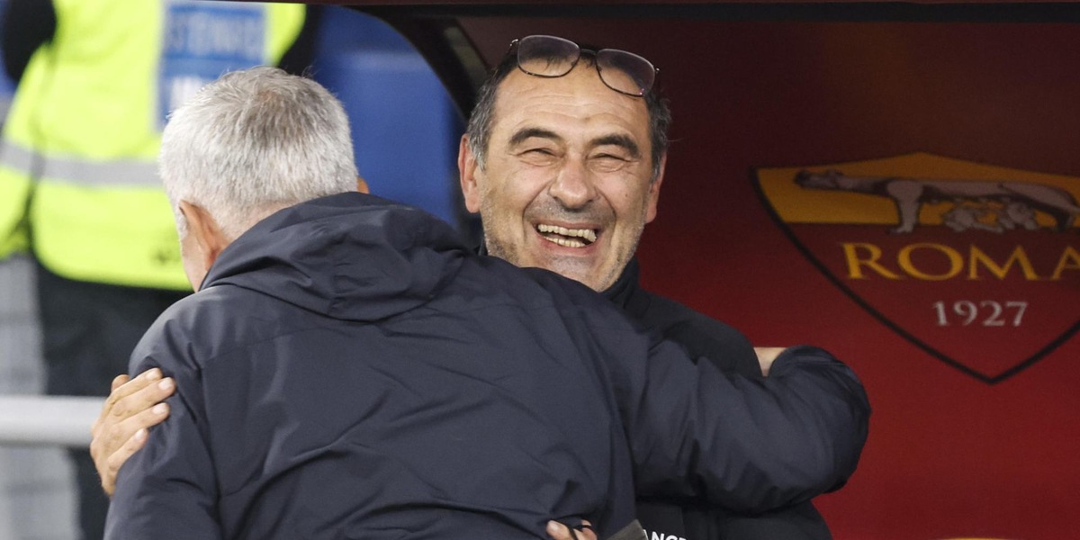 Mourinho e Sarri, risate e battute prima del derby