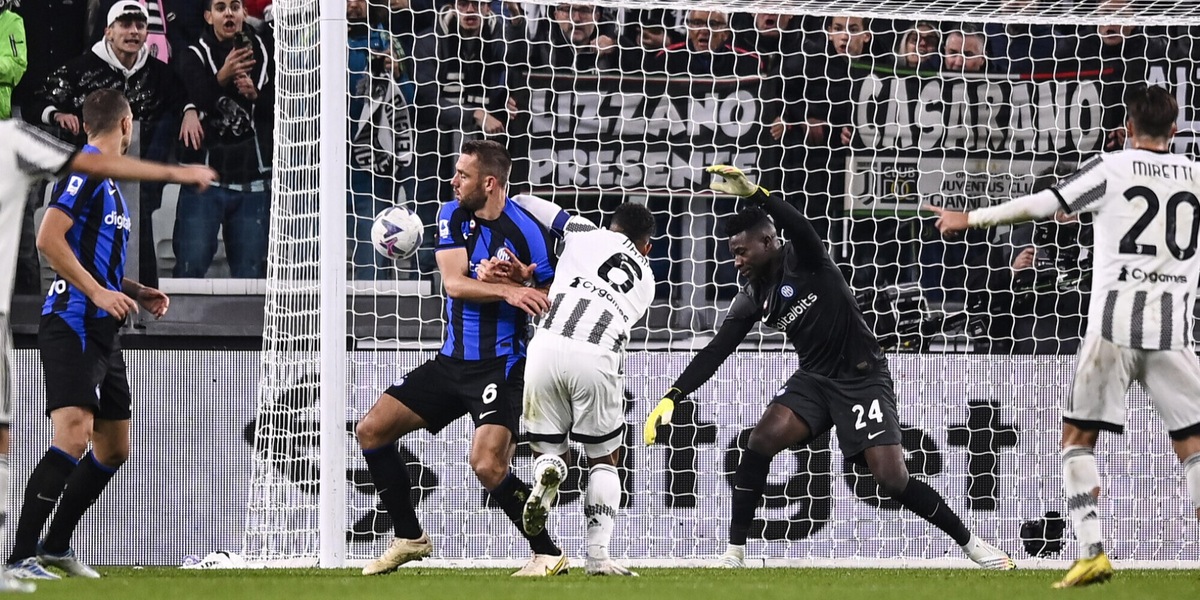 Moviola serie A, Danilo con la mano. Ma non può spostarla...