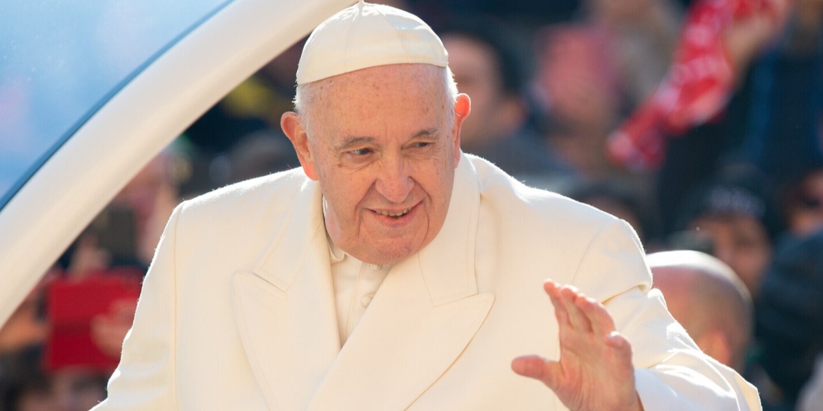 Papa Francesco, consulto con il medico dell'Atletico Madrid per il ginocchio