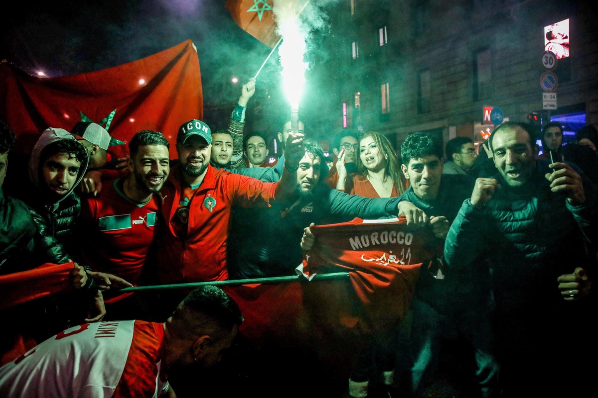 Marocco ai quarti di finale: la grande festa dei tifosi nelle città italiane
