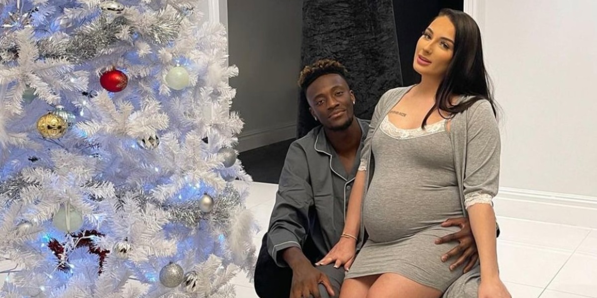 Abraham papà, arriva l'annuncio sui social. La foto su Instagram fa felici tutti i tifosi della Roma