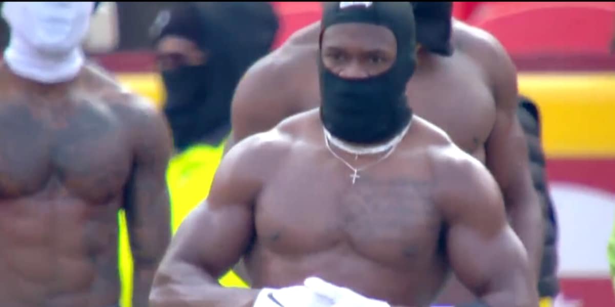 Riscaldamento a torso nudo a -10° per spaventare gli avversari: la strategia in NFL è un disastro. I social li massacrano