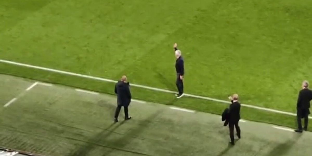 Mourinho, il gesto a San Sebastian che emoziona i tifosi della Roma