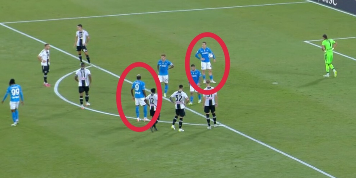 Il dialogo tra Osimhen e Zielinski prima del rigore in Napoli-Udinese: cosa è successo