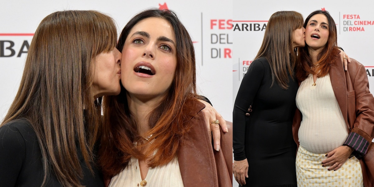 Il bacio di Monica Bellucci a Miriam Leone: show al Festival del Cinema di Roma