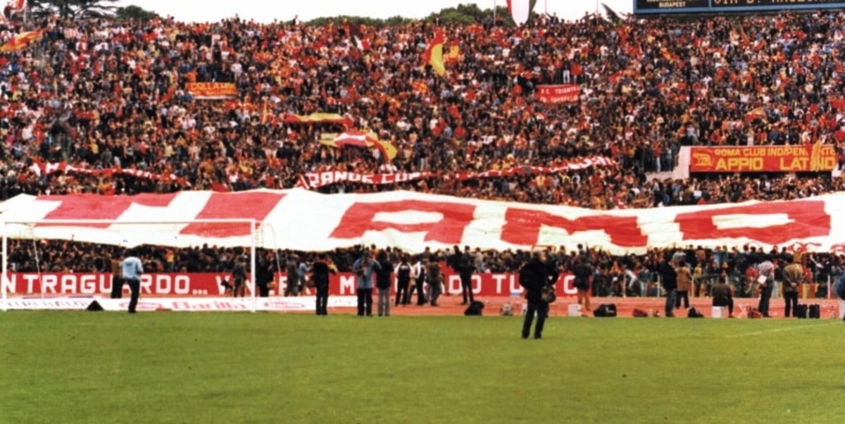 Roma, 40 anni fa il "Ti Amo" della Curva Sud: i segreti di uno striscione senza tempo