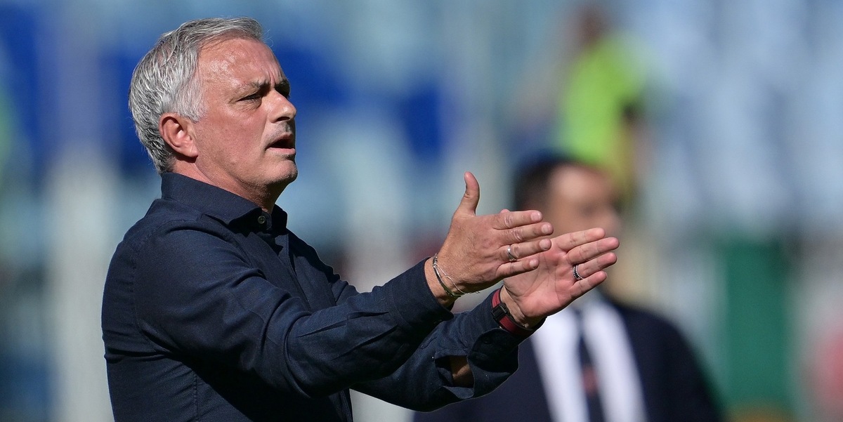 Mourinho attacca: "I tifosi della Roma non sono scemi". Con chi ce l'ha