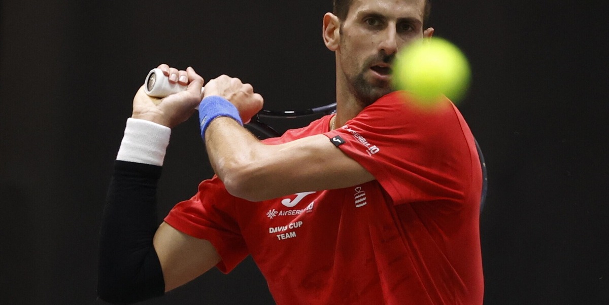 Djokovic spaventa la Serbia: il dettaglio nella foto che preoccupa prima della Coppa Davis