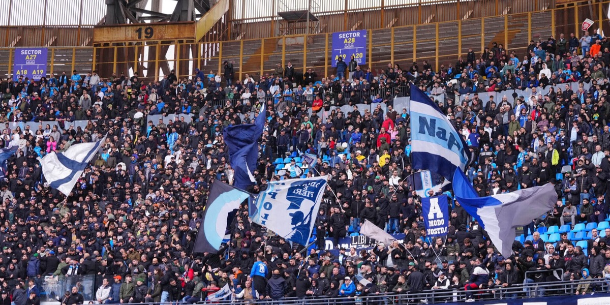 Napoli, un'onda azzurra al nuovo Bernabeu