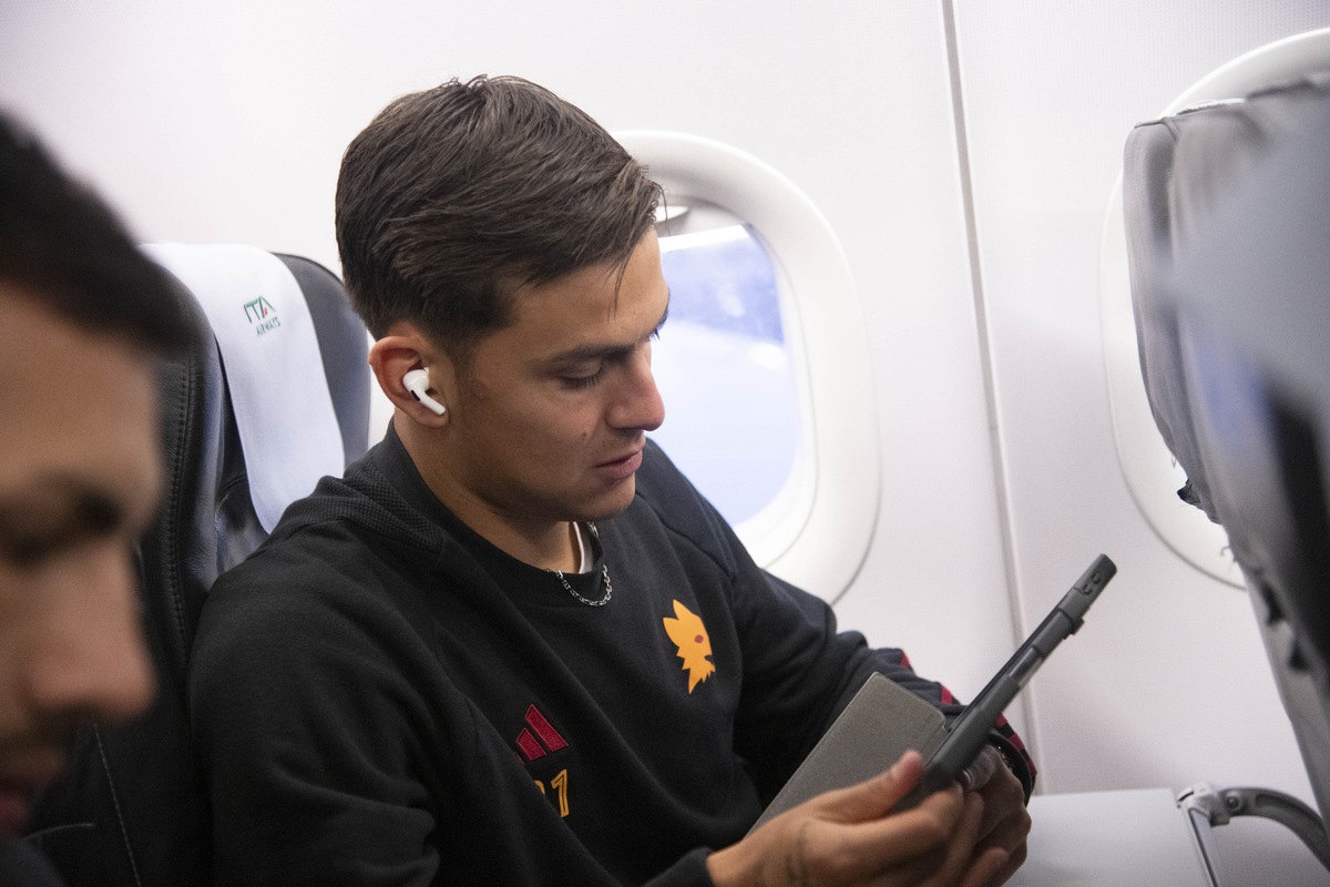 Servette-Roma, Dybala e compagni partono per la Svizzera