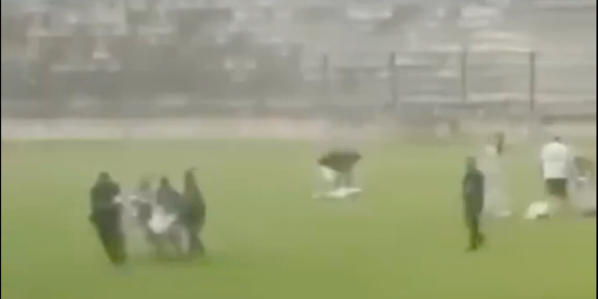 Colpito da un fulmine in campo: muore sul colpo. Il video è agghiacciante