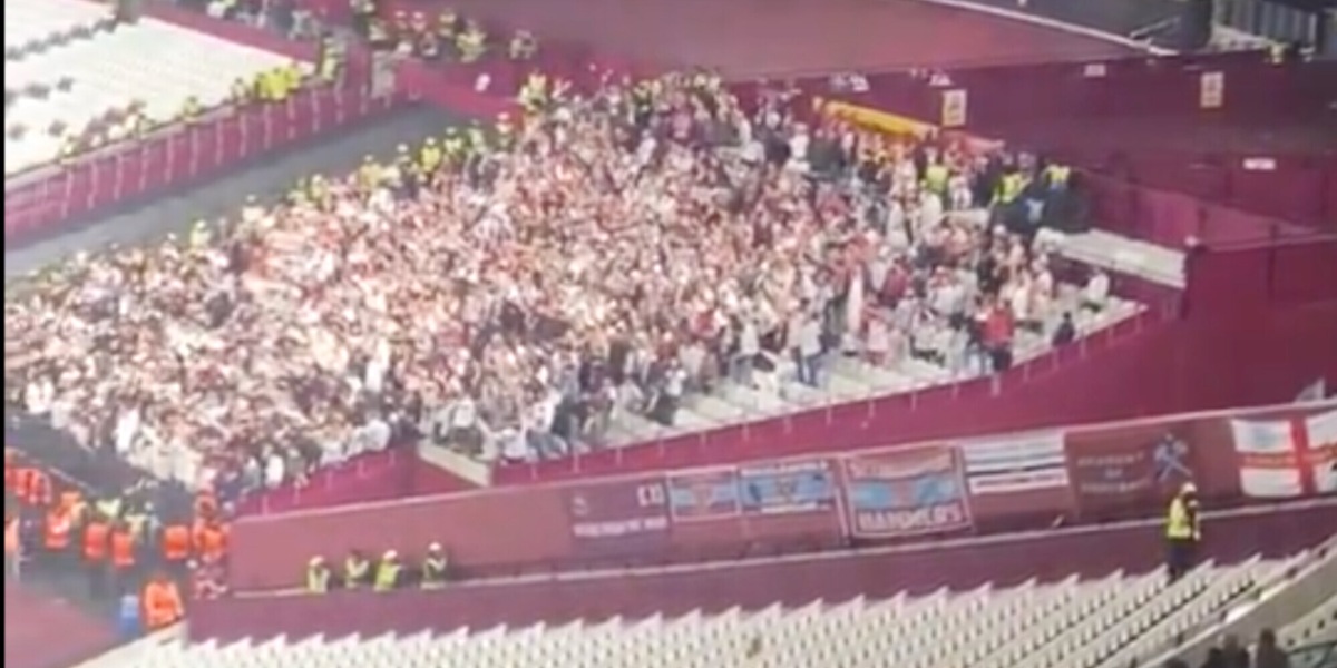 Tifosi del Friburgo in versione... natalizia: ecco cosa hanno fatto