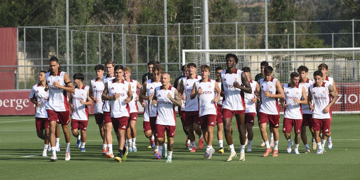 Roma, stagione al via: che entusiasmo per Baldanzi, Svilar accompagnato dalla fidanzata