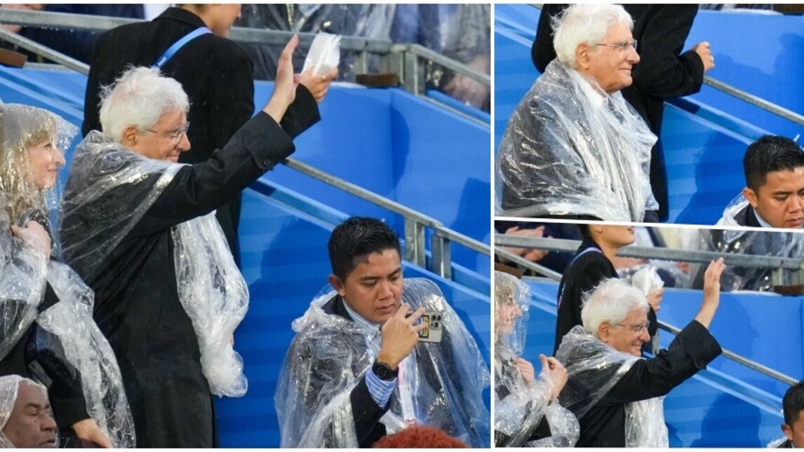 Mattarella con l'impermeabile di plastica: le foto inedite