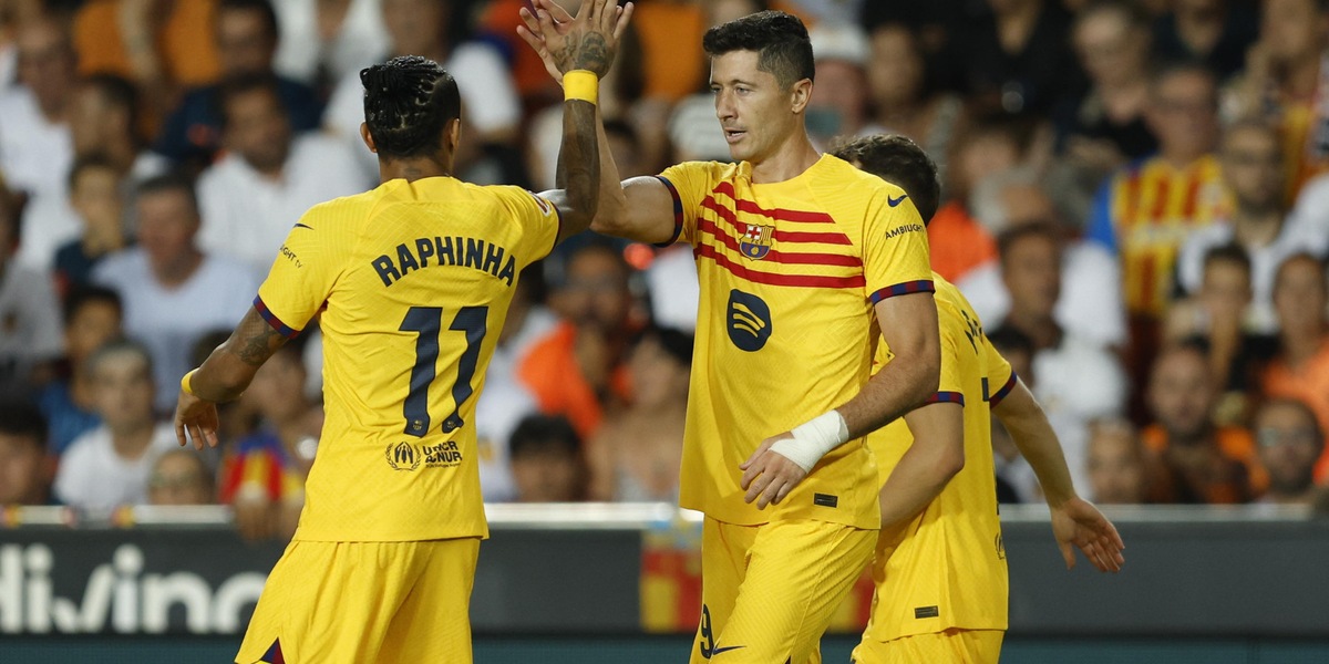 Barcellona, Lewandowski regala i primi 3 punti ad Hansi Flick