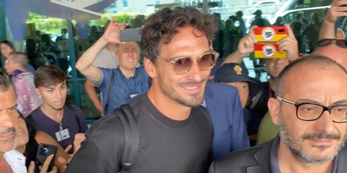 Hummels è sbarcato a Roma: ora visite e firma