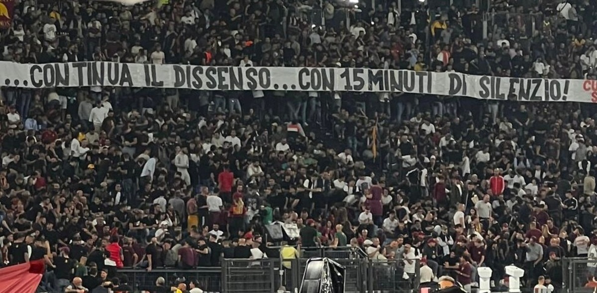 Roma, tra proteste, silenzio e striscioni, cosa è successo in Curva con l'Athletic