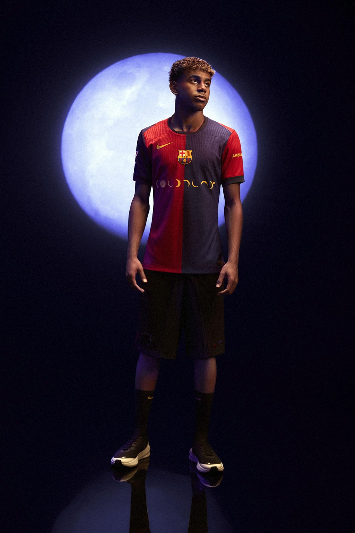 Il Barcellona indossa... i Coldplay: le foto della nuova maglia