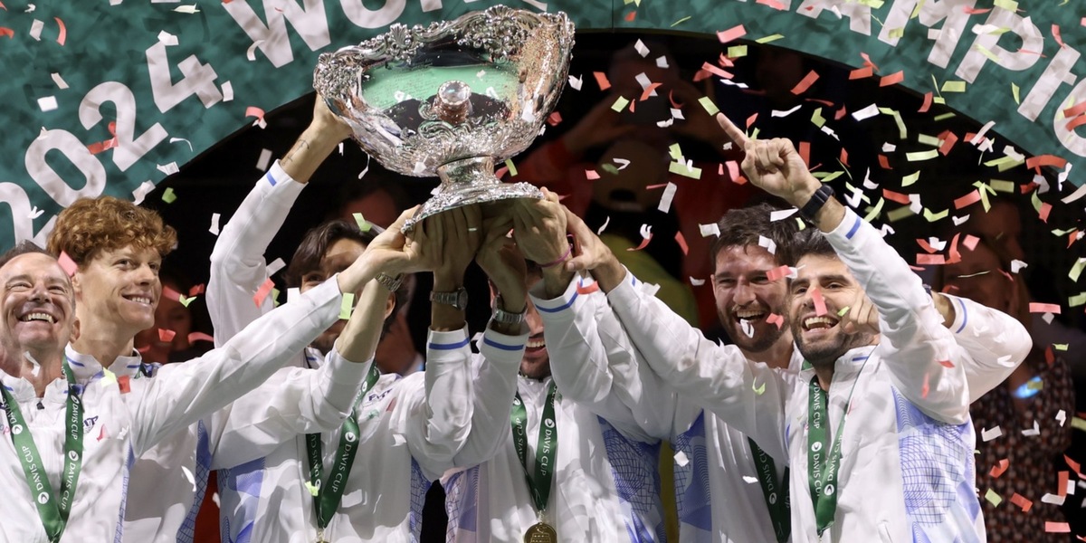 L'Italia alza la Coppa Davis: la festa azzurra con Sinner e Berrettini
