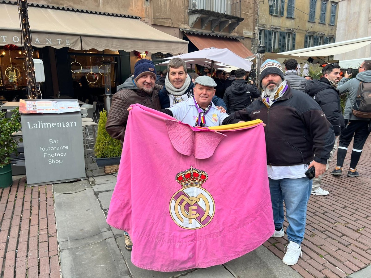 Atalanta-Real Madrid, tifosi spagnoli in festa per le vie di Bergamo
