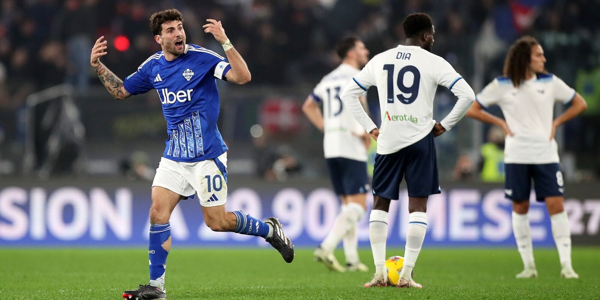 Lazio, non basta Dia: espulso Tchaouna, il Como pareggia con Cutrone. Rivivi la diretta