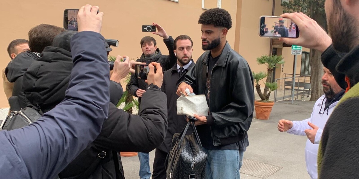 Napoli, ecco Billing: l'arrivo a Villa Stuart per le visite mediche