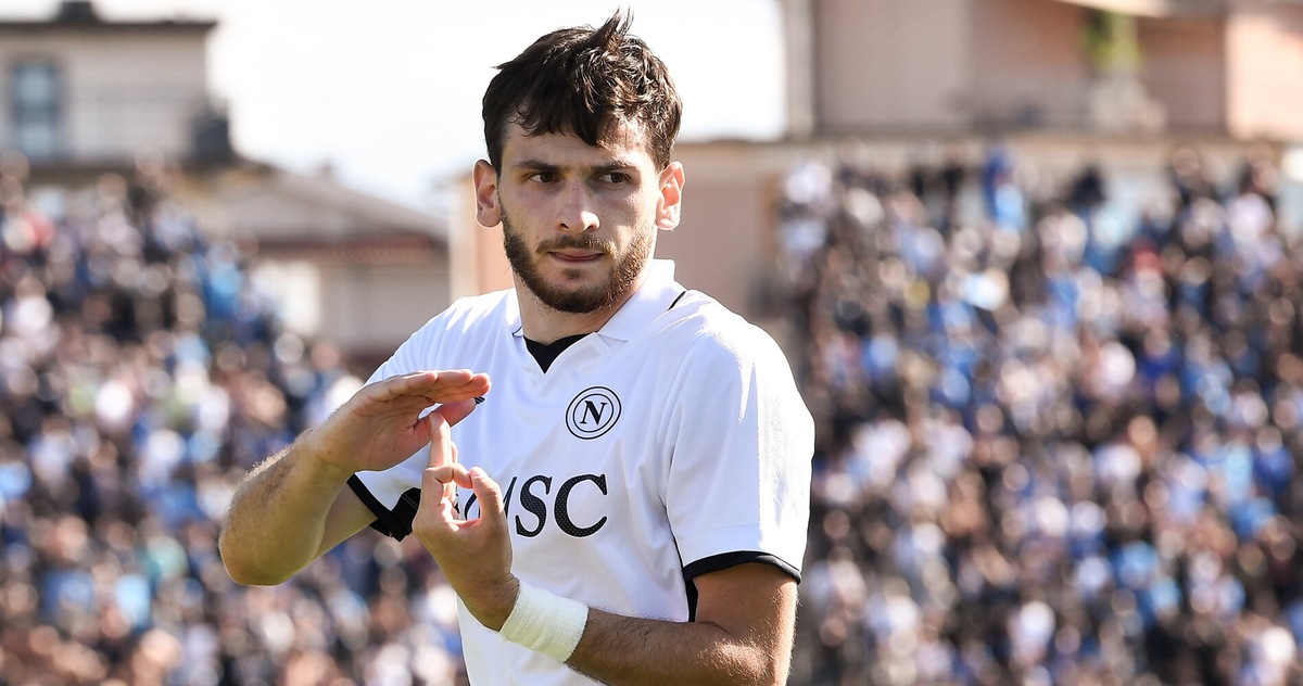 Kvaratskhelia al Psg, è fatta: è pronto a volare a Parigi