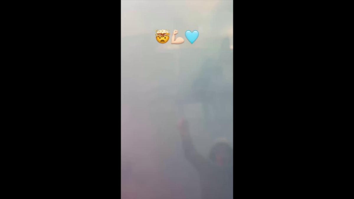 Napoli, l'impressionante folla di tifosi ripresa dai giocatori nel pullman