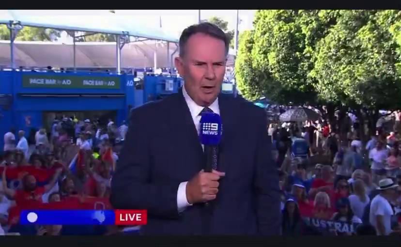 Giornalista insulta Djokovic e i tifosi serbi: bufera agli Australian Open