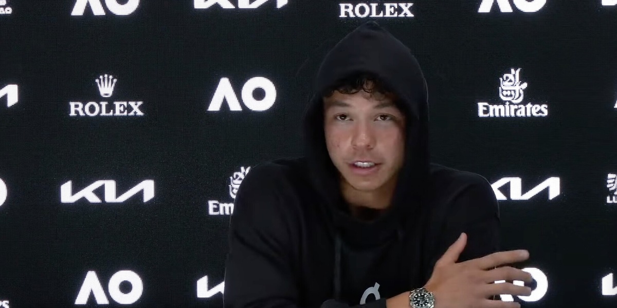 Shelton attacca in conferenza prima di Sinner: “Ha ragione Djokovic, scioccato da come ci trattano!”