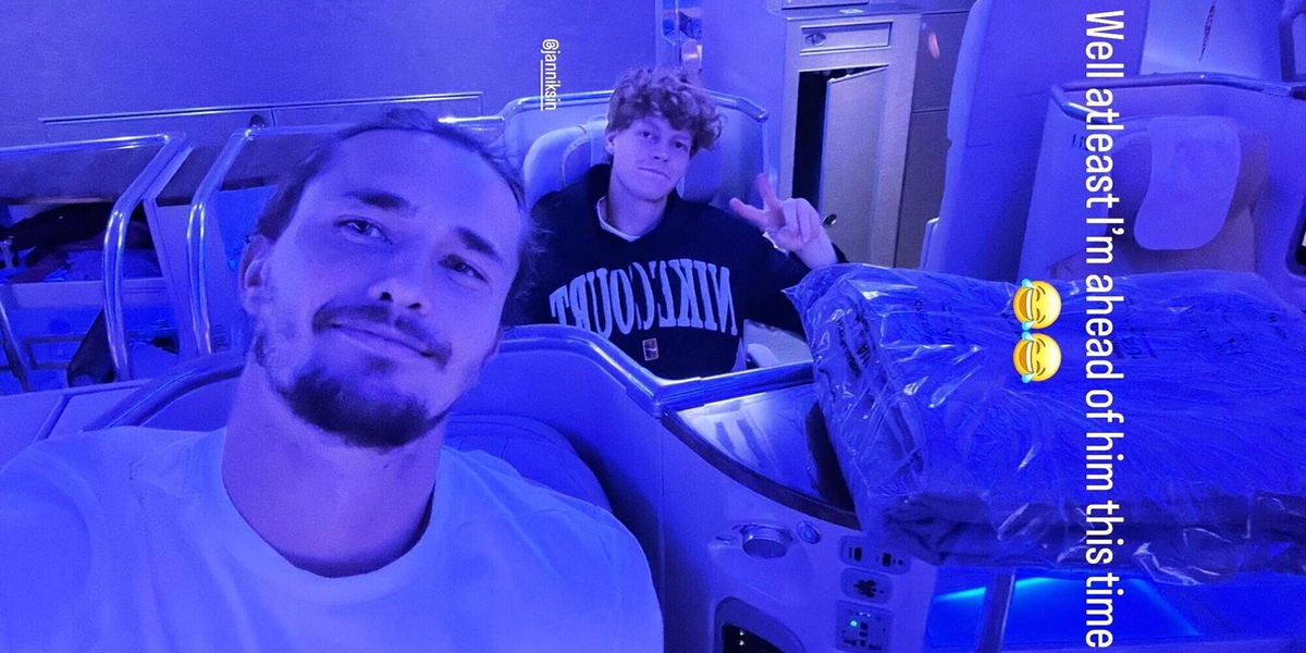 Zverev, la foto che fa impazzire il web in aereo con Sinner: "Almeno stavolta…"