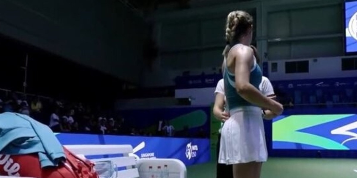 Anna Kalinskaya come Sinner: ansia a Singapore per un time out medico