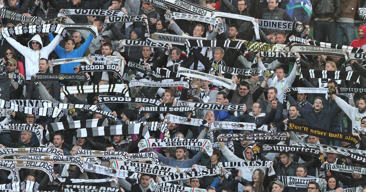Udinese-Venezia, assalto al treno degli ultras: ci sono dei feriti