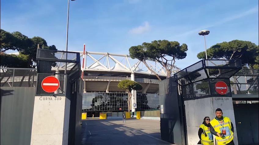 Roma, curva nord parzialmente chiusa contro il Porto