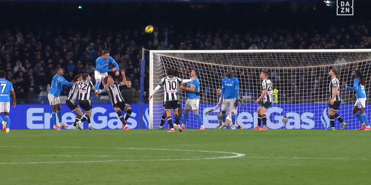 Napoli, l'incredibile elevazione di McTominay sul gol contro l'Udinese