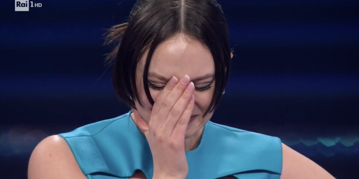 Francesca Michielin scoppia a piangere sul palco: la reazione di Carlo Conti è inaspettata