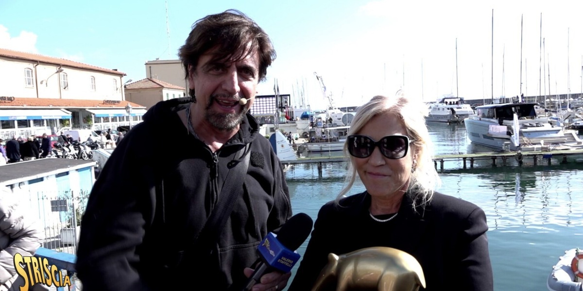 Tapiro d'oro alla mamma di Fedez a Sanremo: "Io preoccupata?". La secca risposta a Staffelli