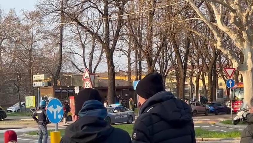 Roma, l'arrivo del pullman al Tardini tra fischi e applausi