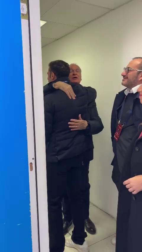 Roma-Como, il saluto tra Ranieri e Fabregas all'Olimpico